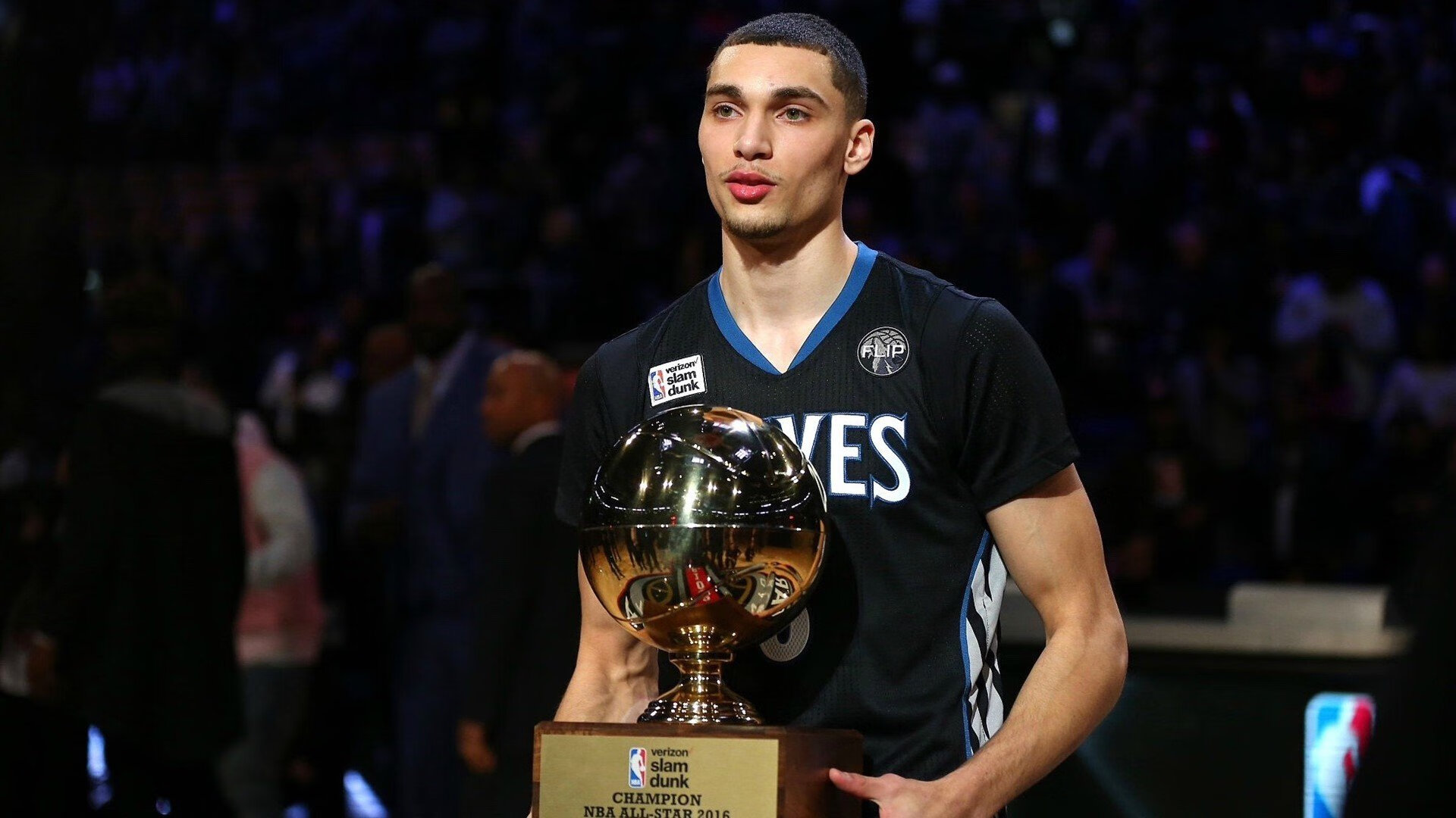 开云体育在线-F1新赛季揭幕战之夜，萨内打出统治级数据，速度与激情的双重交响