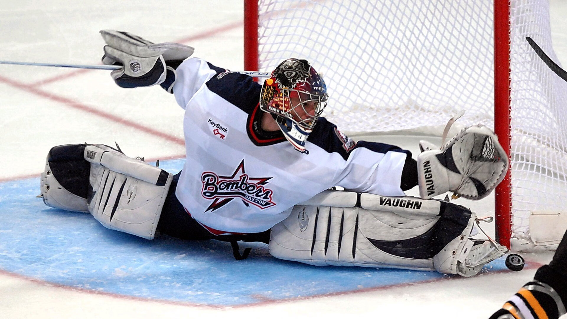 开云体育官方网站-孤勇者的逆袭，佩雷兹独力擎天，哈斯以弱胜强碾压雷诺的背后